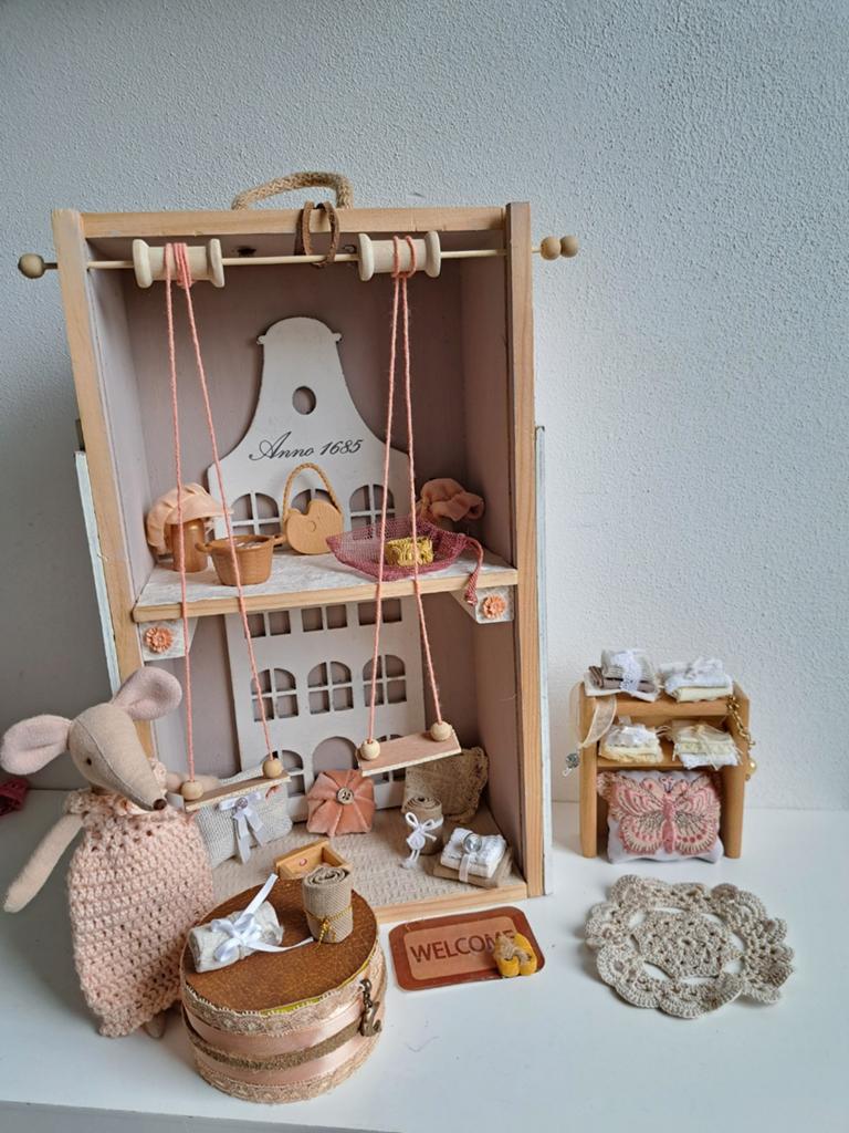 Houten grachtenpand fournituren winkeltje voor maileg muis, Verzamelen, Ophalen of Verzenden, Poppenhuis