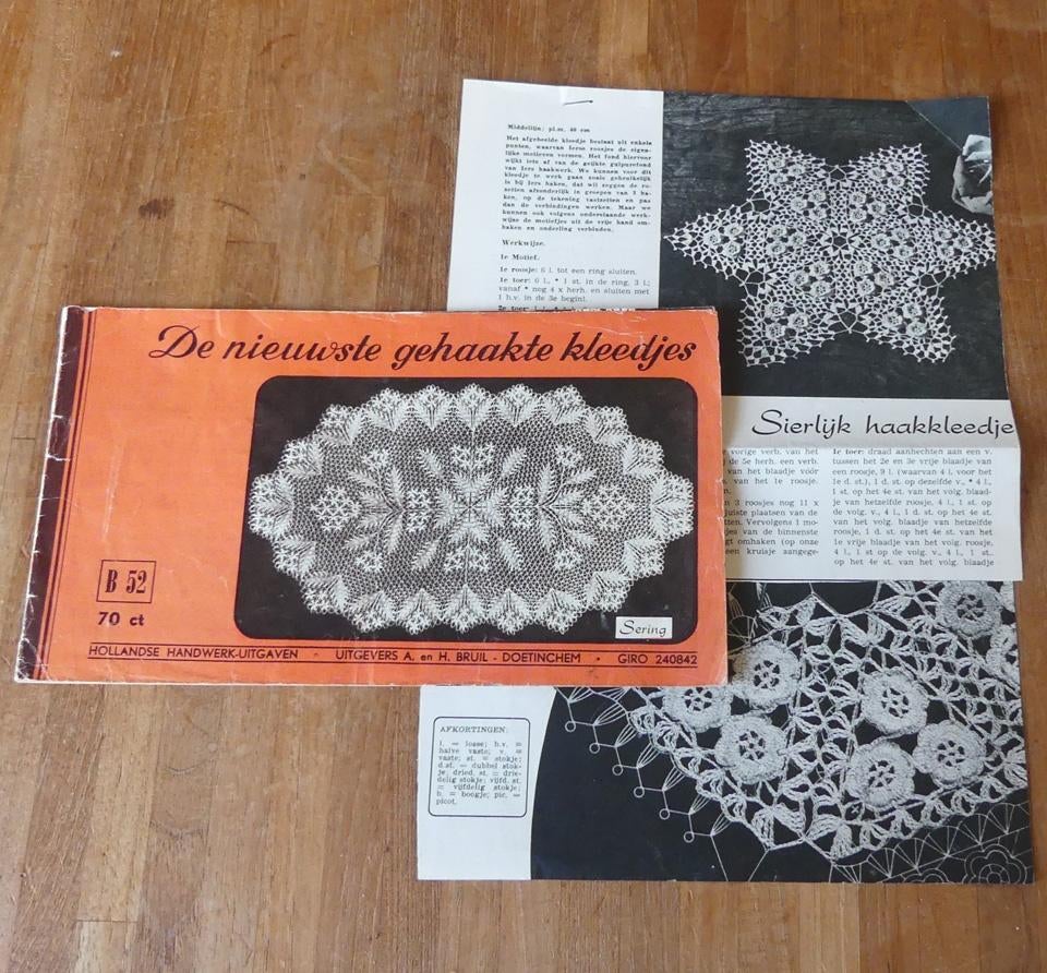 De nieuwste gehaakte kleedjes vintage boekje B52, Ophalen of Verzenden, Gelezen, Breien en Haken