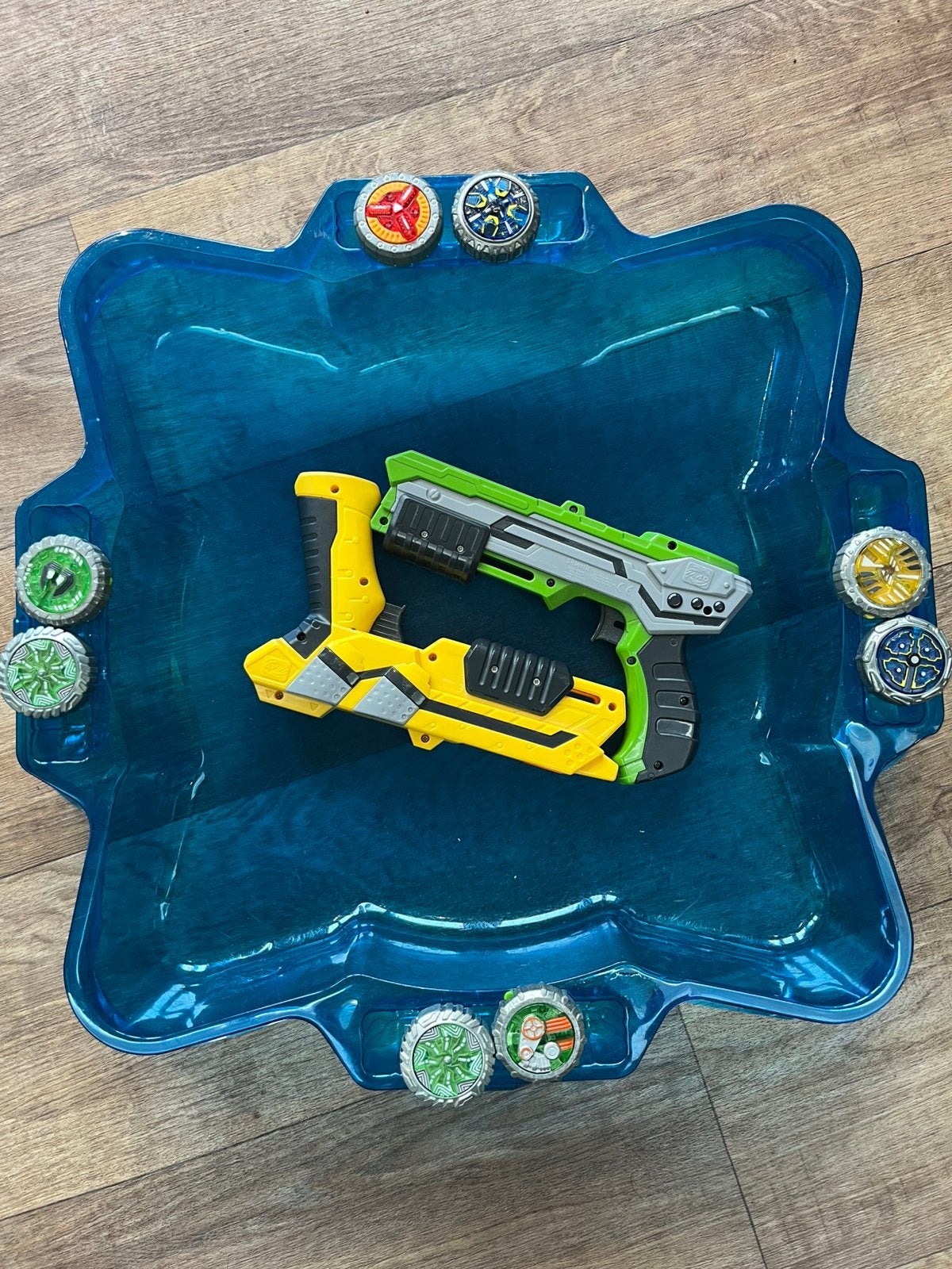 Beyblade guns met 8 (!) beyblades, Kinderen en Baby's, Speelgoed | Overig, Ophalen of Verzenden, Zo goed als nieuw, Jongen