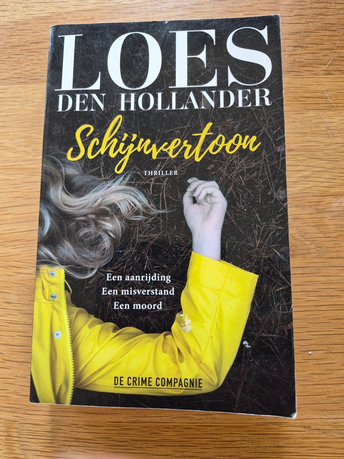 Loes den Hollander - Schijnvertoon (Thriller), Ophalen, Zo goed als nieuw