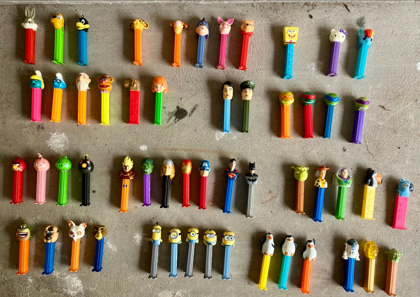 54 stuks Pez dispensers - diverse figuren, Verzamelen, Ophalen of Verzenden, Gebruikt