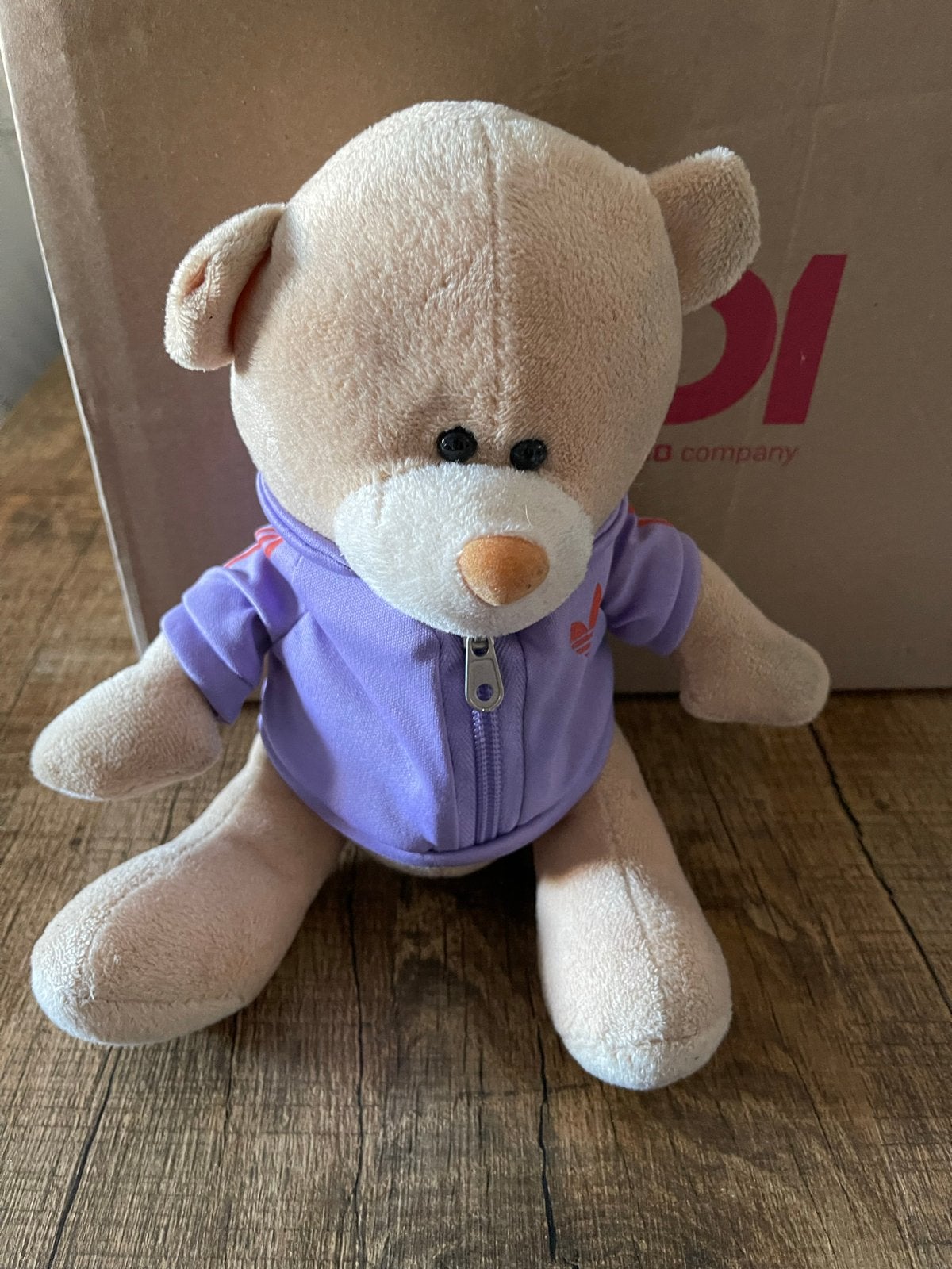 Nieuwe Adidas knuffelbeer - Perfect cadeau!, Overige merken, Beer, Nieuw, Ophalen of Verzenden