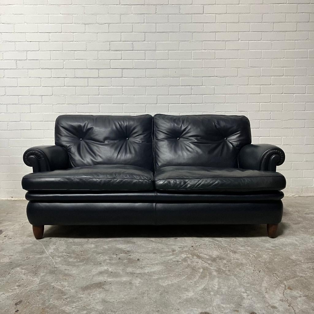 Leren italiaanse Poltrona Frau design bank Chesterfield leer, Huis en Inrichting, Banken | Bankstellen, Gebruikt, Tweepersoons