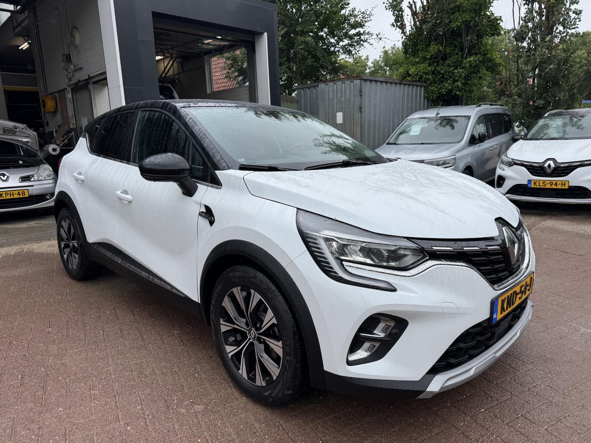Renault Captur 1.6 E-Tech Hybrid 145 Intens, Auto's, Gebruikt, 715 kg, Leder en Stof, Wit