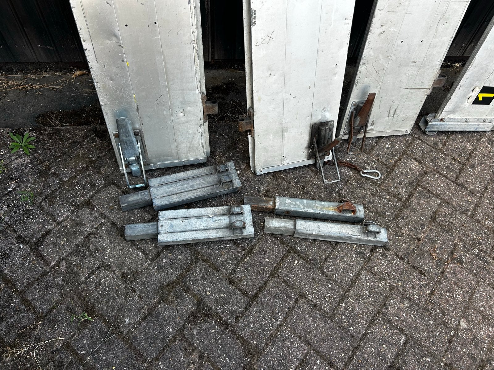 Zijkleppen aanhanger 2x 2.46x31, 2x 1.98x31 incl. rongen, Ophalen, Gebruikt