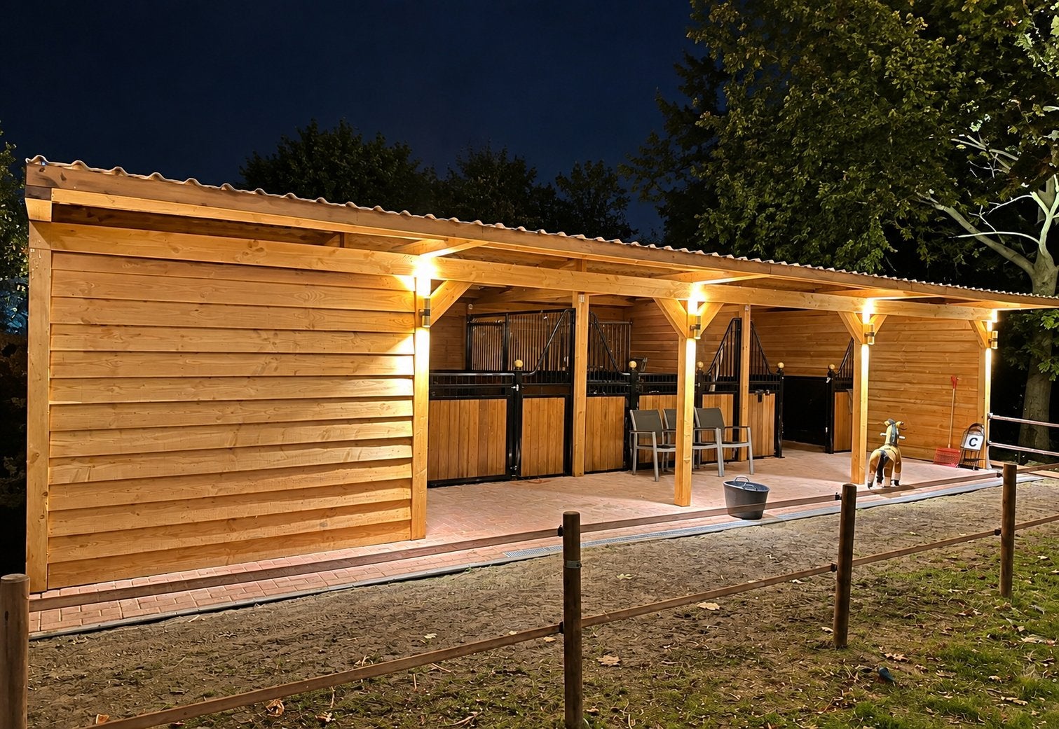 Paardenstallen & overkappingen op maat – diverse modellen, Dieren en Toebehoren