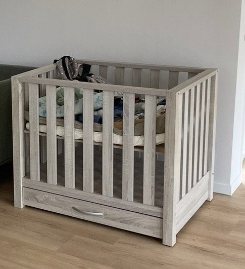Box met lade - Grijs hout (incl boxmatras), Ophalen, Gebruikt, Lade