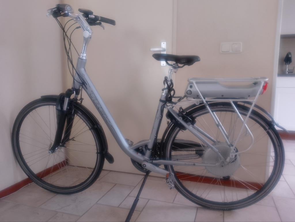 Trek elektrische fiets - accu defect (geen oplader), Fietsen en Brommers, Elektrische fietsen, Ophalen, Gebruikt