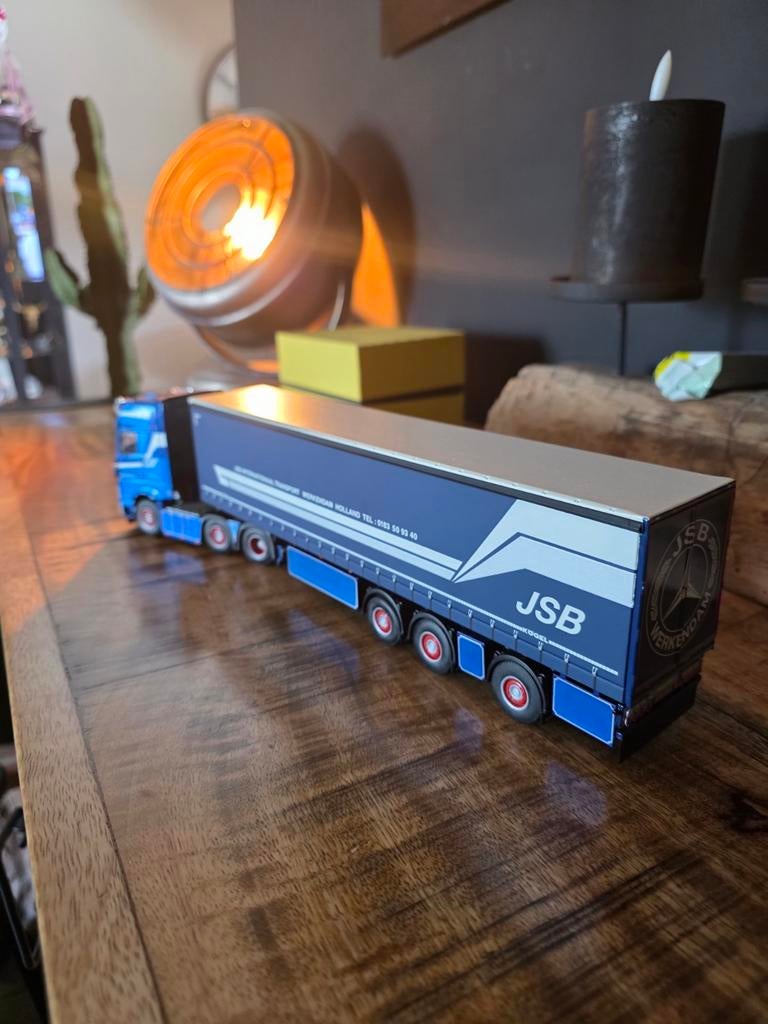 Modelvrachtwagen Mercedes-Benz Actros met trailer, Overige merken, 1:50 of kleiner, Ophalen of Verzenden, Zo goed als nieuw