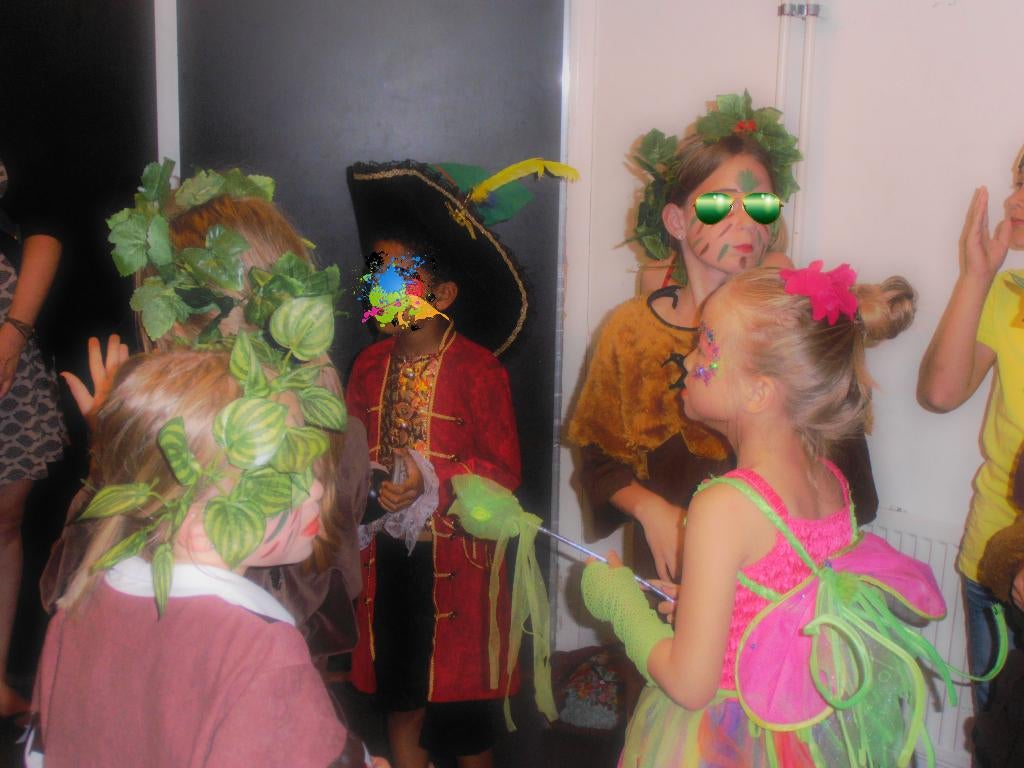 Musicalkleding te huur groep acht. Compleet max €15 per kind, Ophalen, Nieuw, Carnaval