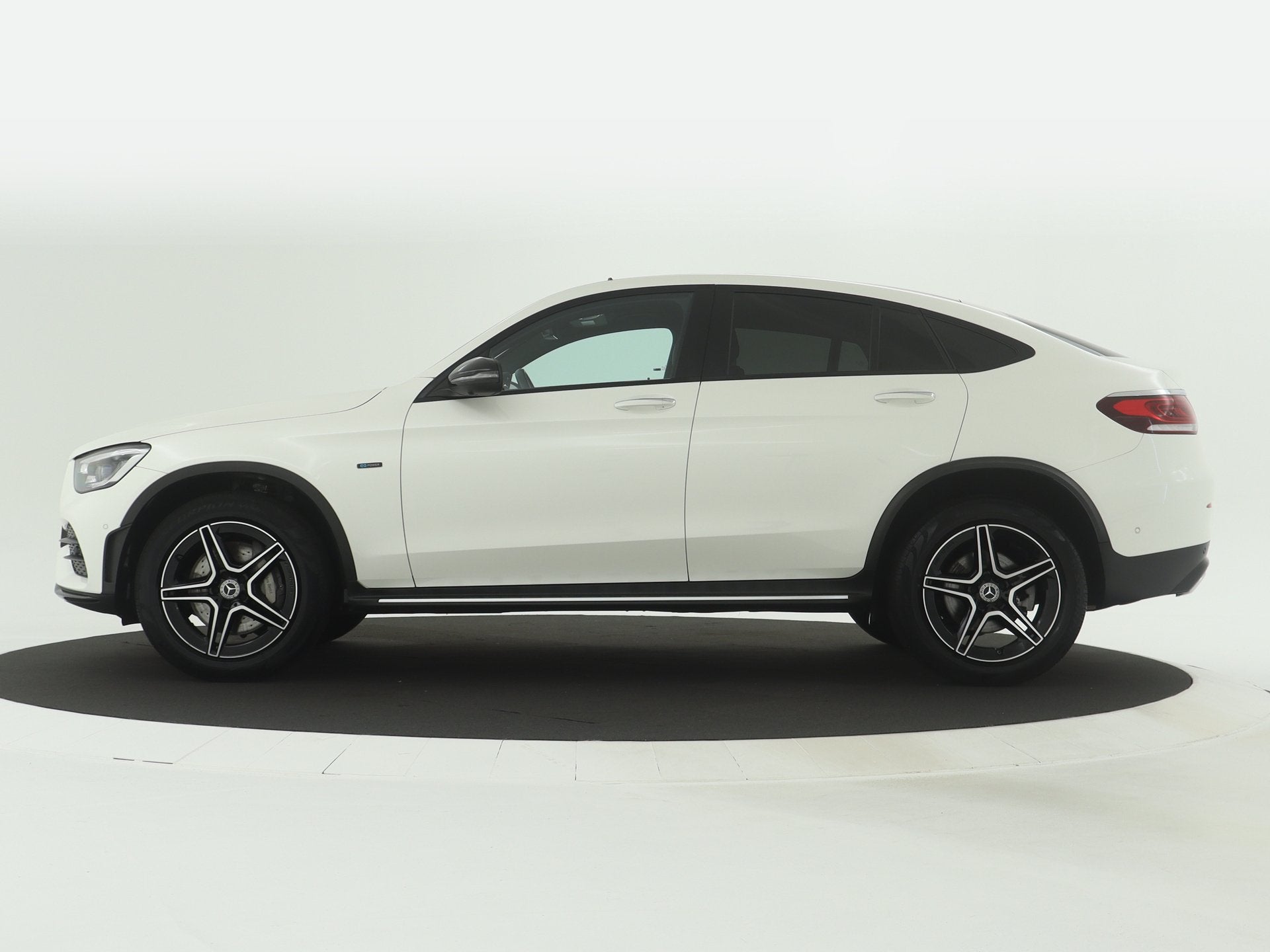 Mercedes-Benz GLC 300e 4MATIC Business Solution AMG Inclusie, Auto's, Mercedes-Benz, Automaat, Gebruikt, 4 cilinders, 320 pk