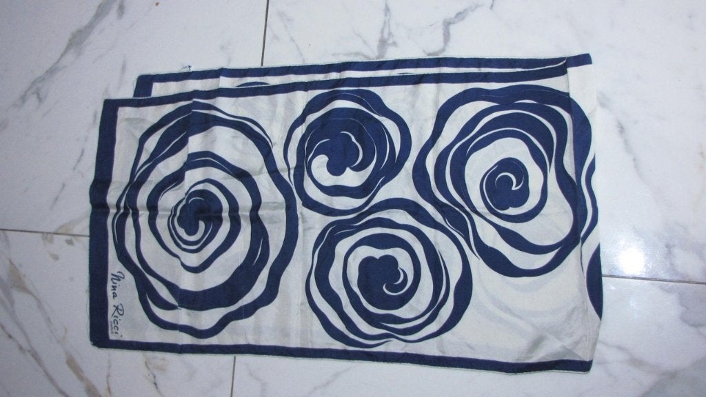 NINA RICCI sjaal, Ophalen of Verzenden, Zo goed als nieuw, Maat 46/48 (XL) of groter, Sjaal