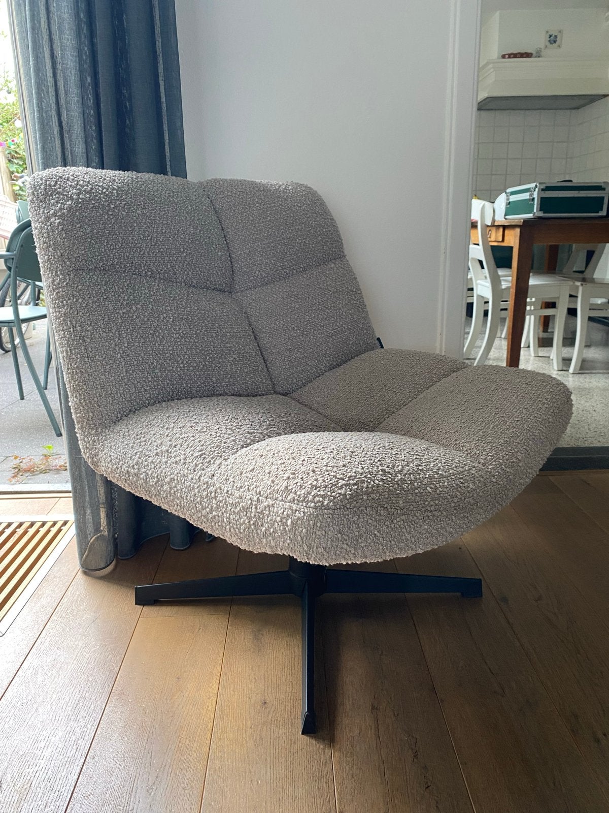 Comfortabele fauteuil 'Woood' Bouclé stof, zo goed als nie, Ophalen, Overige kleuren, Zo goed als nieuw, Eén
