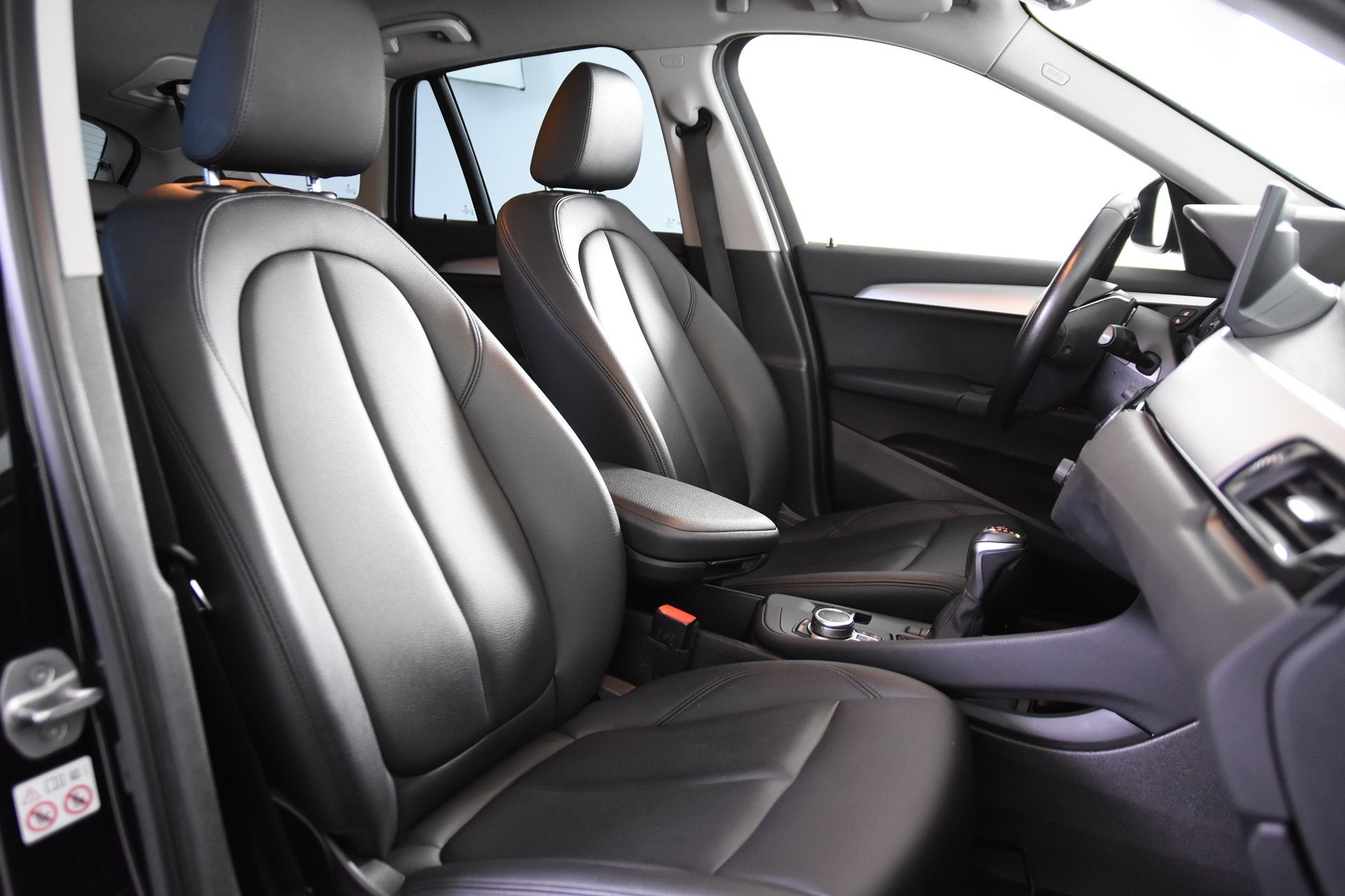 BMW X1 xDrive25e *1ste Eigenaar*Leer*Stoelverwarming*HUD*, Auto's, Dealer onderhouden, Gebruikt, Zwart, Bedrijf