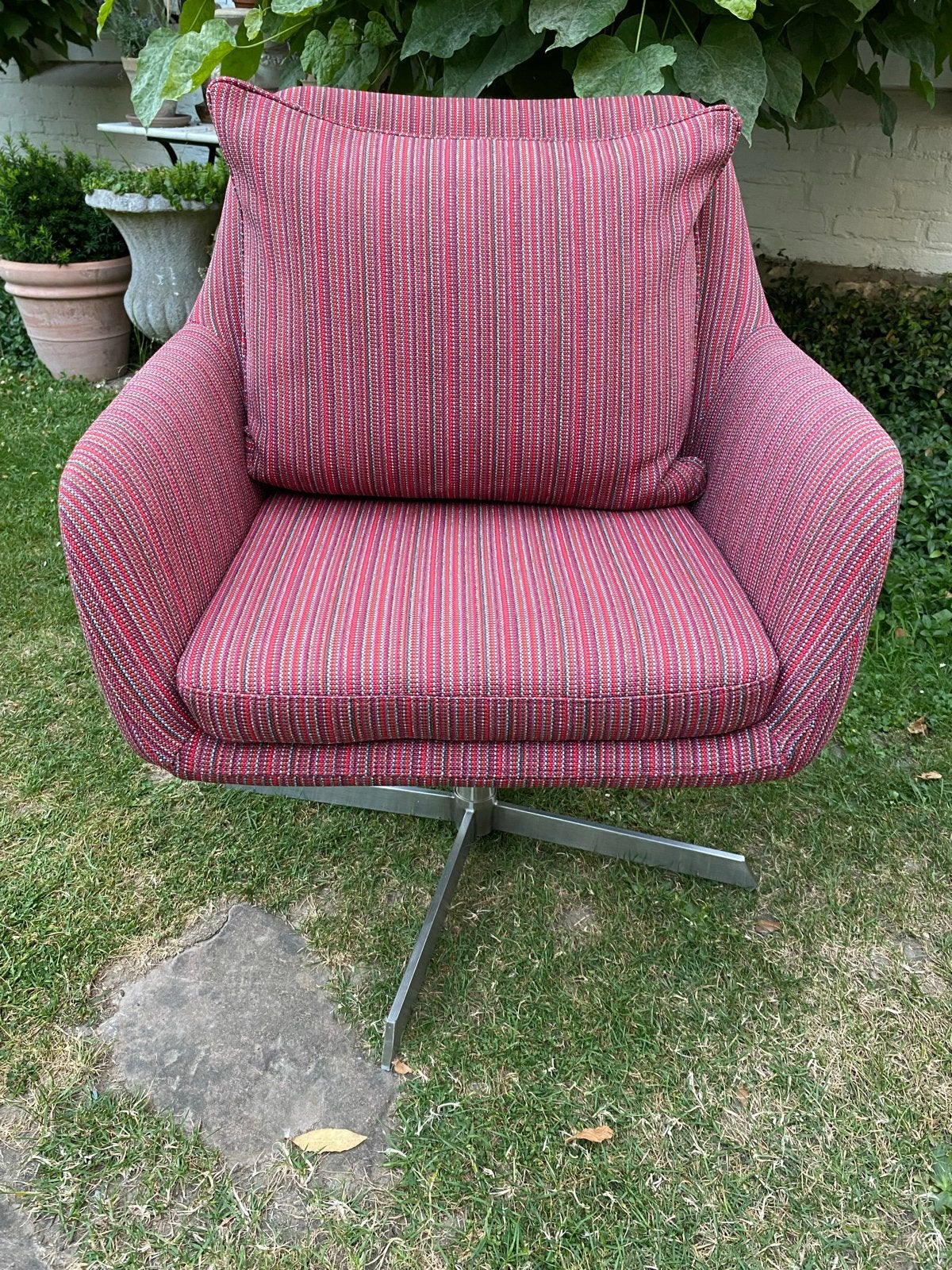 Vintage fauteuil draaibaar opnieuw gestoffeerd door Goossens, Huis en Inrichting, Fauteuils, Ophalen, Zo goed als nieuw, Stof
