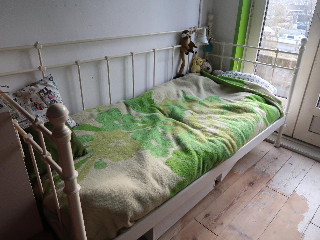 Kinderbed 1 persoons, wit, Ophalen, 85 tot 100 cm, Gebruikt, Lattenbodem