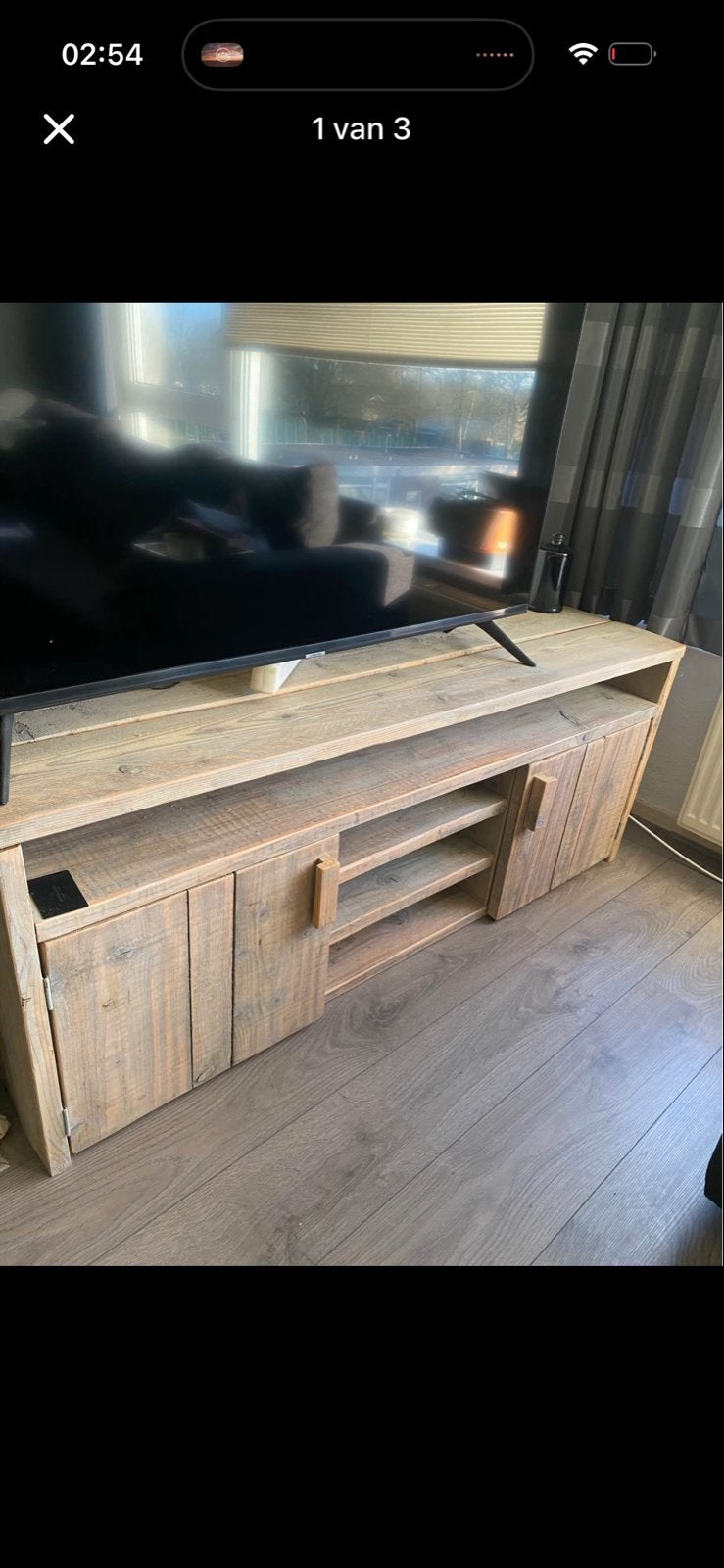 Robuust houten tv-meubel met opbergruimte