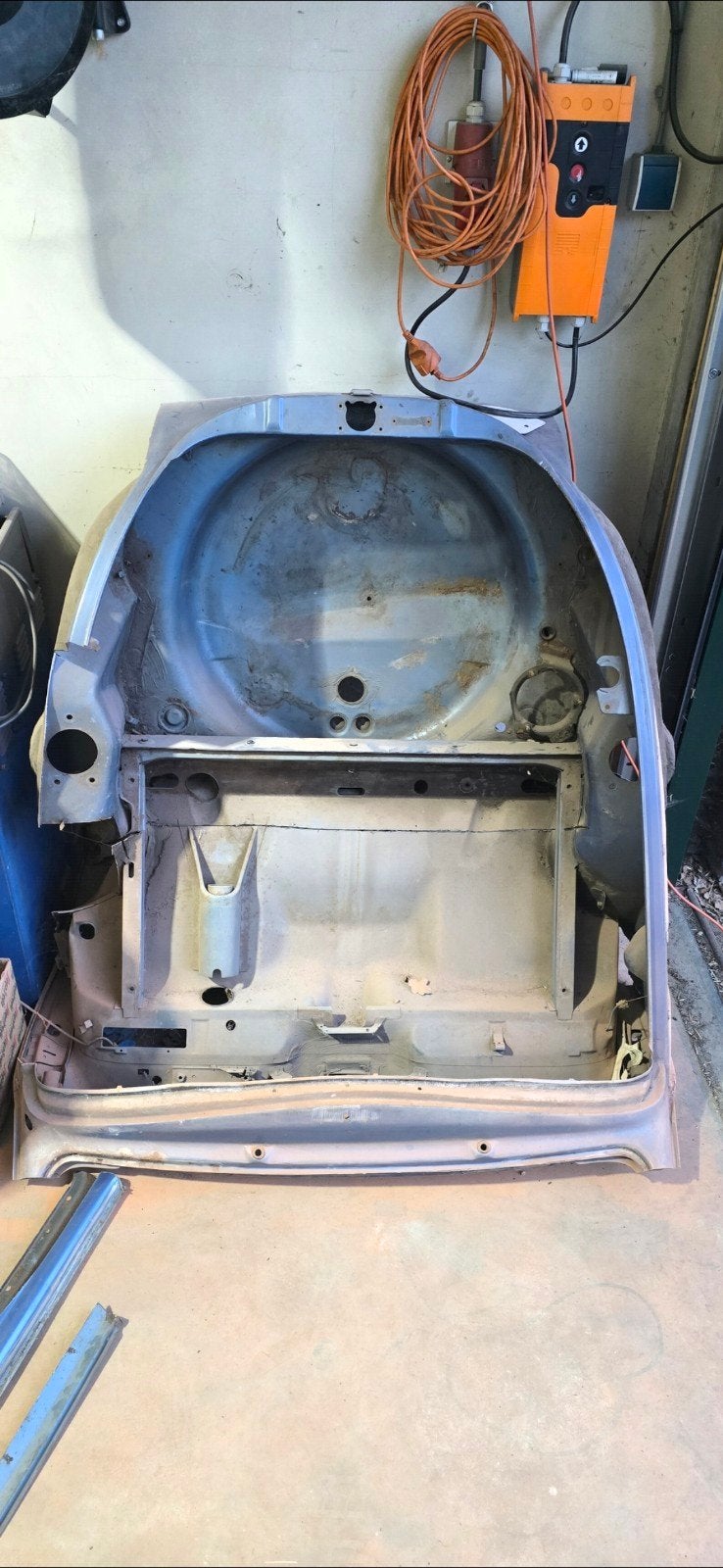 Kever Slijp delen 1302 , 1303 kofferklep

Zeer, Auto-onderdelen, Carrosserie en Plaatwerk, Ophalen