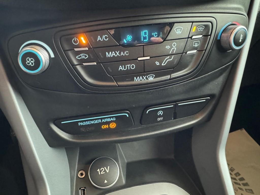 Ford B-MAX 1.0 EcoBoost climate cruise Navi trekh. PDC, Auto's, Ford, 101 pk, Gebruikt, B-Max, Zwart