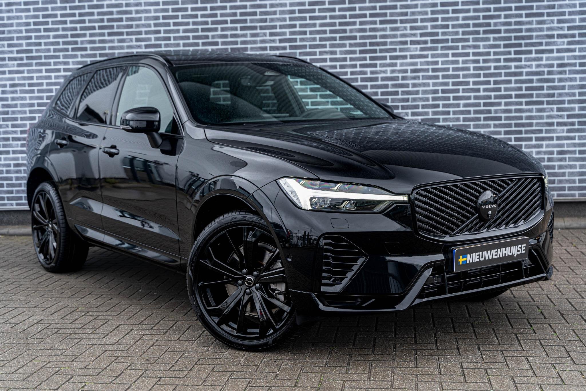 Volvo XC60 2.0 T6 Plug-in Hybrid AWD Ultra Black Edition | P, 12 maanden, Gebruikt, Euro 6, 4 cilinders