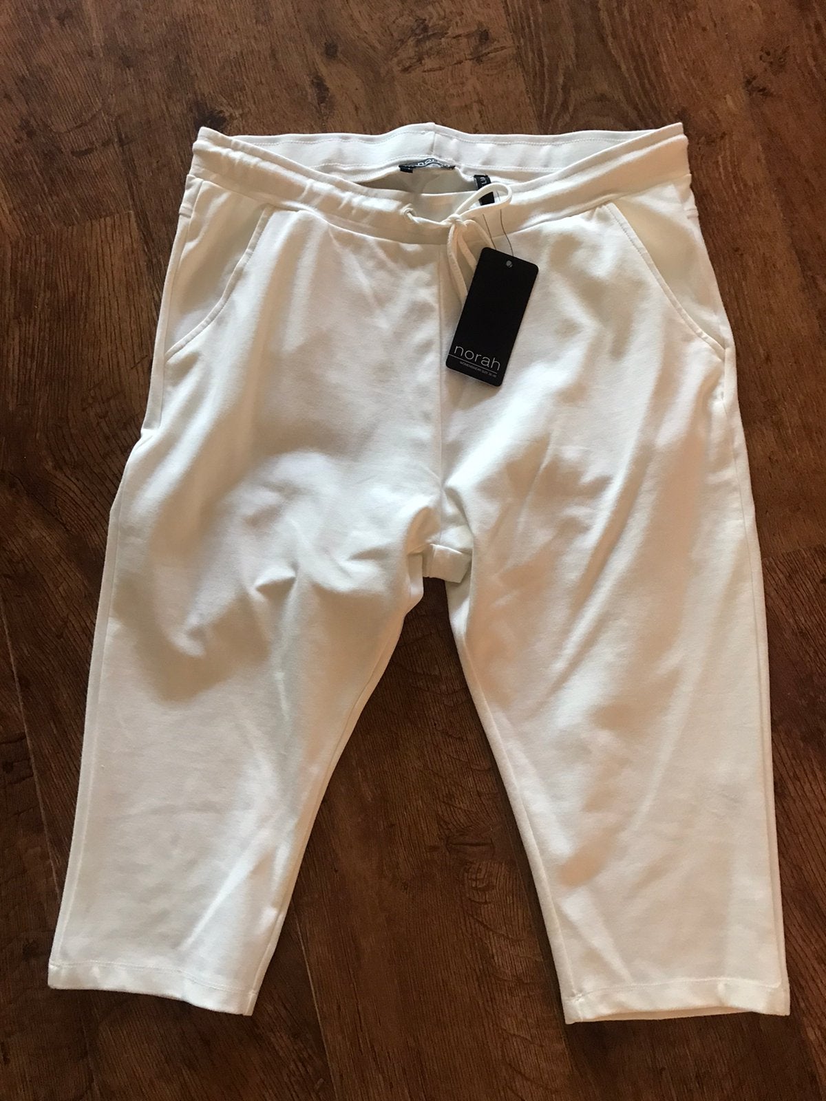 Norah Capri- broek Nieuw met prijskaartje, Wit, Maat 42/44 (L), Nieuw, Ophalen of Verzenden