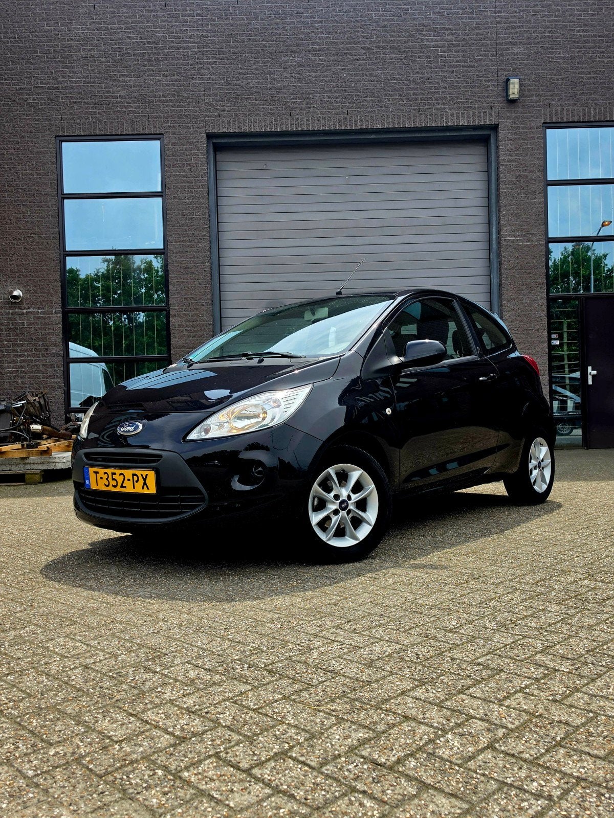 Ford Ka 1.2 69pk 2013 Zwart Airco start/stop Stoelverwarming, Auto's, Ford, Voorwielaandrijving, 4 cilinders, 4 stoelen, Zwart