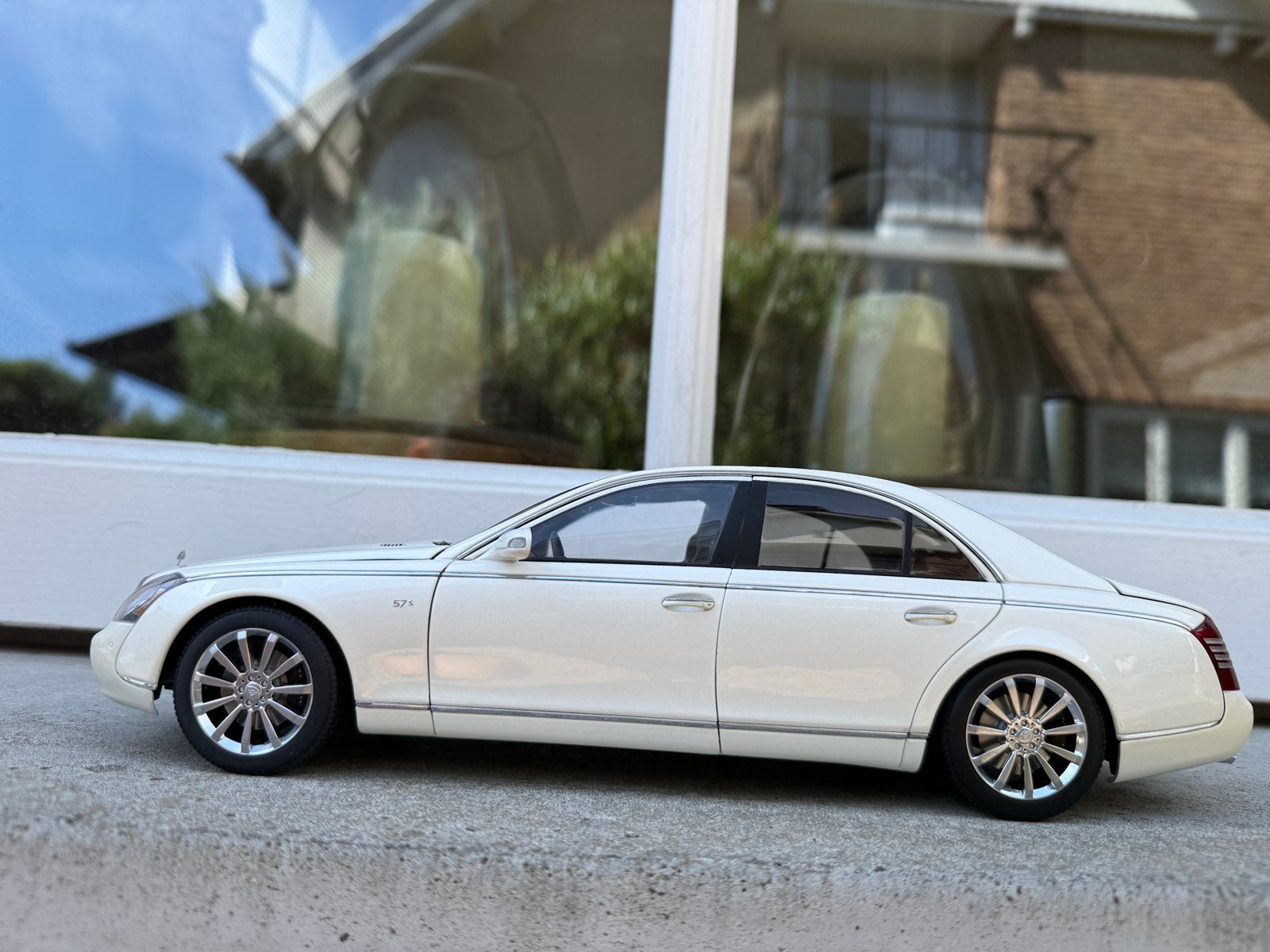 1:18 Maybach 57 S wit 2005 Autoart 76158, Auto, Autoart, Ophalen of Verzenden, Zo goed als nieuw