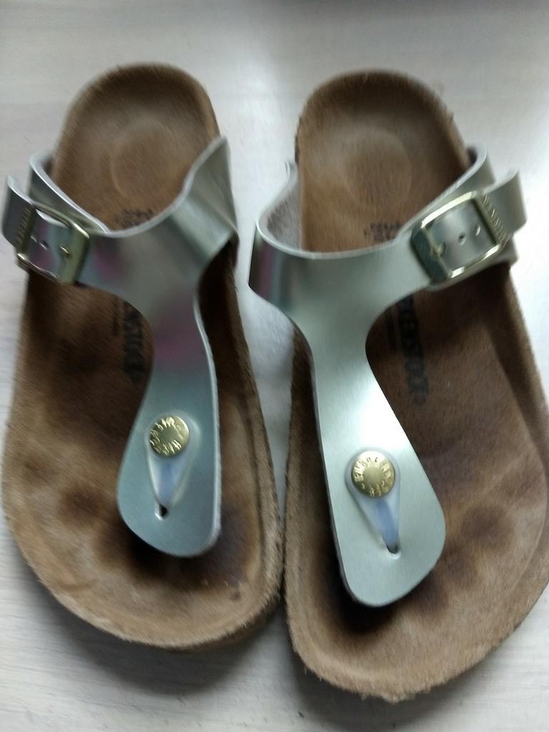 Goud kleurige Birkenstock 33, Gebruikt, Meisje, Schoenen, Ophalen of Verzenden