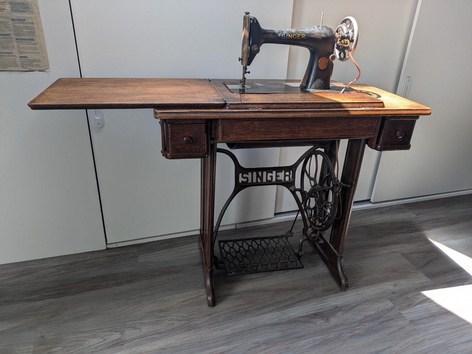Prachtige antieke Singer trapnaaimachine Model 66 (1930), Antiek en Kunst, Antiek | Naaimachines, Ophalen