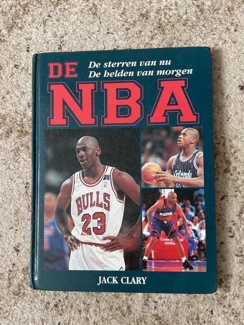 boek De N.B.A. basketbalbond VS van Jack Clary, Gelezen, Jack CLary, Ophalen of Verzenden, Balsport