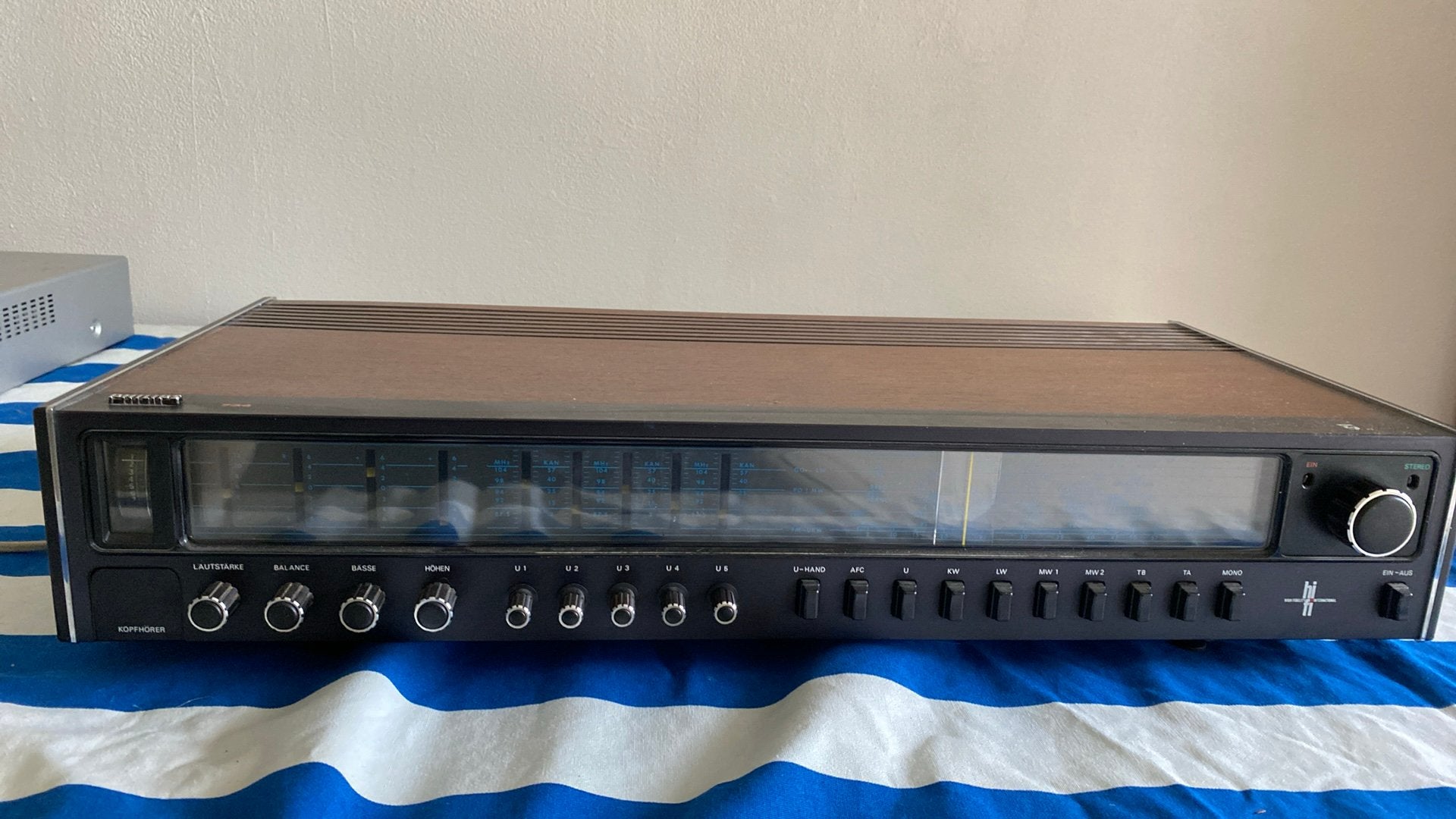 Klein kaveltje met Hifi apparatuur, Ophalen of Verzenden, Zo goed als nieuw, Minder dan 60 watt, Overige merken