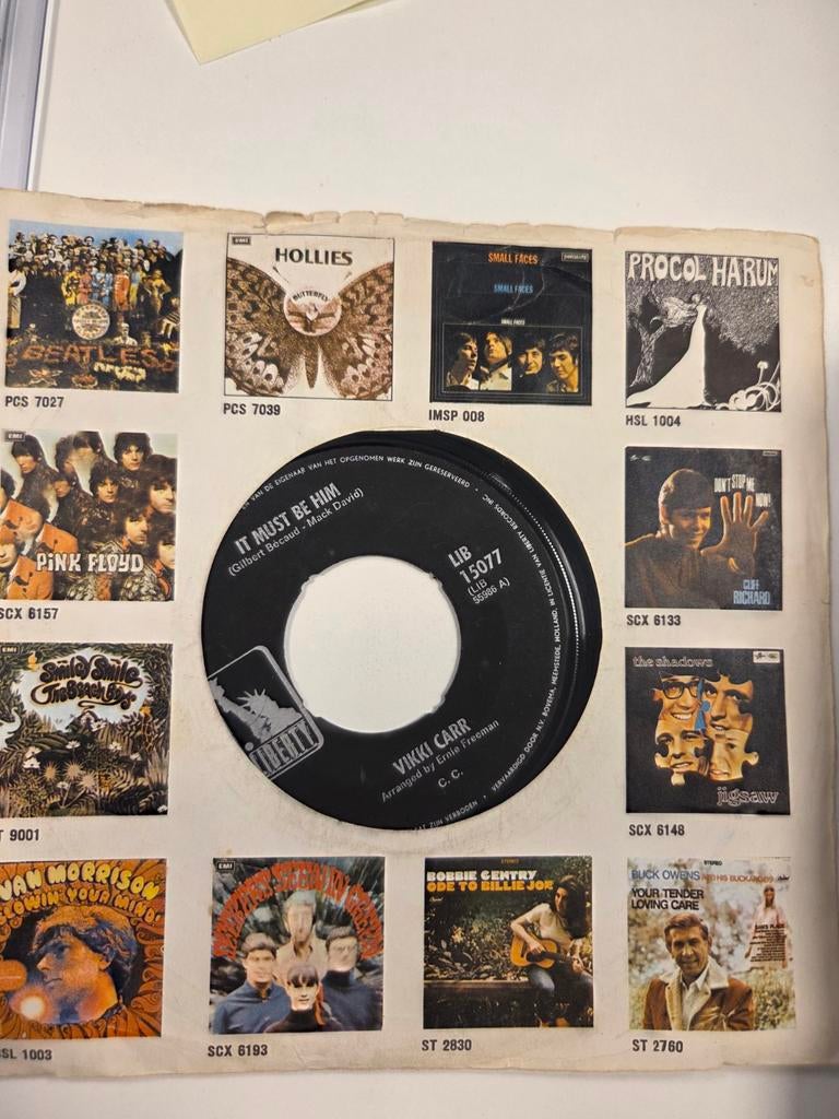 Vikki Carr it must be him 7 inch singel vinyl, Ophalen of Verzenden, Zo goed als nieuw, Overige formaten, Poprock