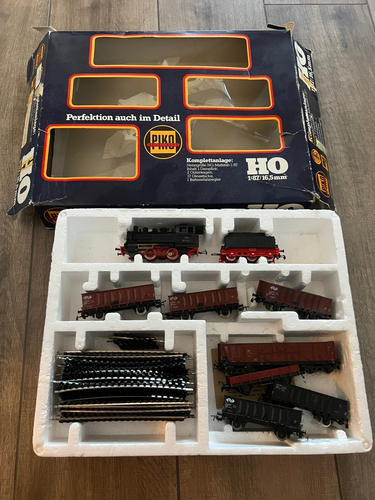Piko H0 set in zeer goede staat wegens stoppen hobby, Hobby en Vrije tijd, Modeltreinen | Overige schalen, Gelijkstroom, Wagon