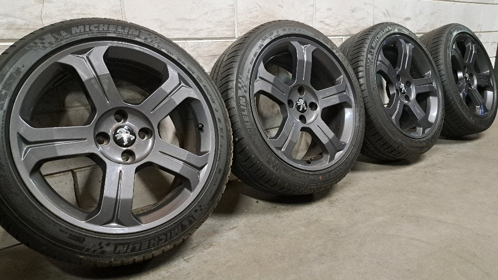 Grijze velgen Peugeot 308 307 DS4 Partner Berlingo 225/45/18, 18 inch, Gebruikt, Banden en Velgen, Ophalen of Verzenden