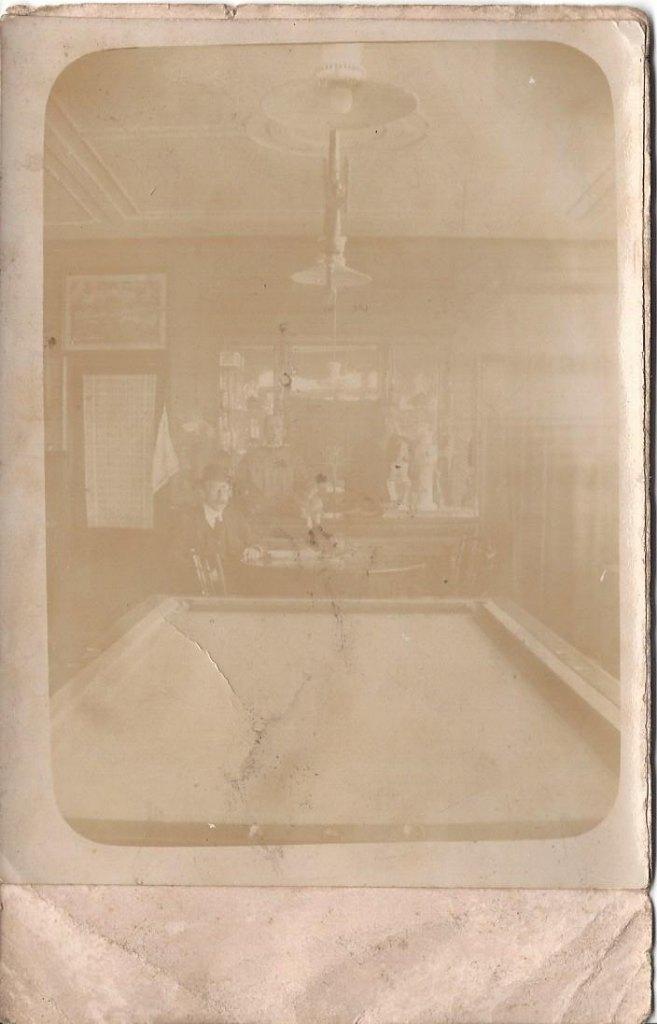 Oude Fotokaart Biljart met daarachter Biljartspelers, Ophalen of Verzenden, Voor 1920, Ongelopen, Zuid-Holland