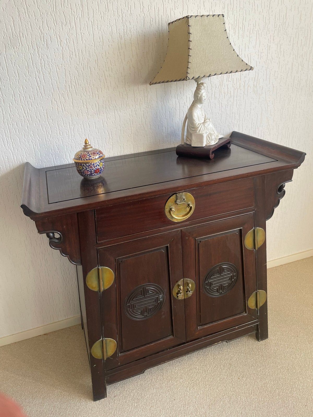 Antieke Chinese Altaar Kabinet met Shou-symbolen en Messing, Ophalen