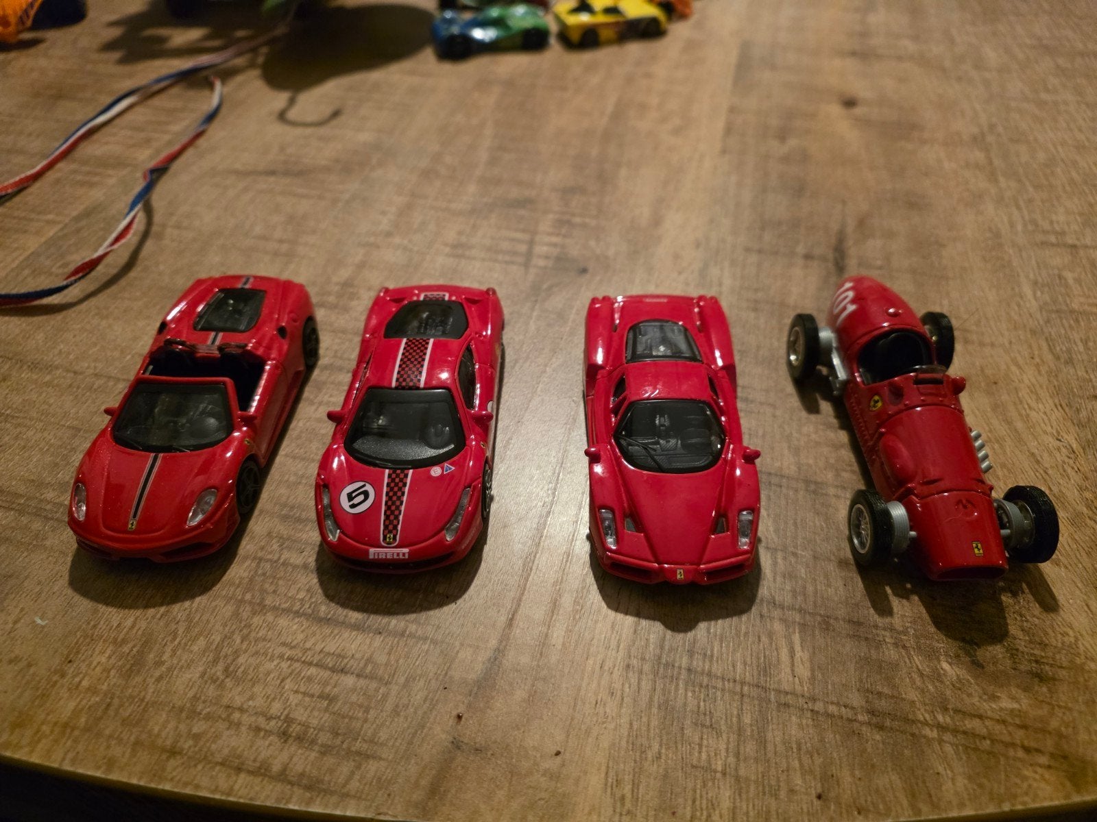 Set van 4 rode Ferrari modelauto's - Zo goed als nieuw, Ophalen of Verzenden, Zo goed als nieuw