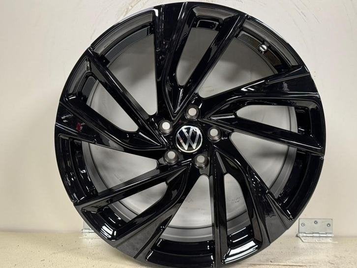 18 inch Adelaide VW Golf 5 6 7 8/Caddy/Touran 225/40/18 et45, 18 inch, Handelsnaam fabrikant, Banden en Velgen, Nieuw