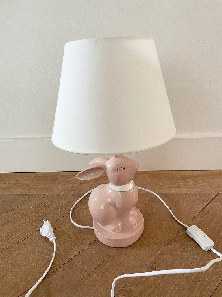 Tafellamp decoratie kinderkamer konijn roze witte kap, Kinderen en Baby's, Kinderkamer | Inrichting en Decoratie, Ophalen, Zo goed als nieuw