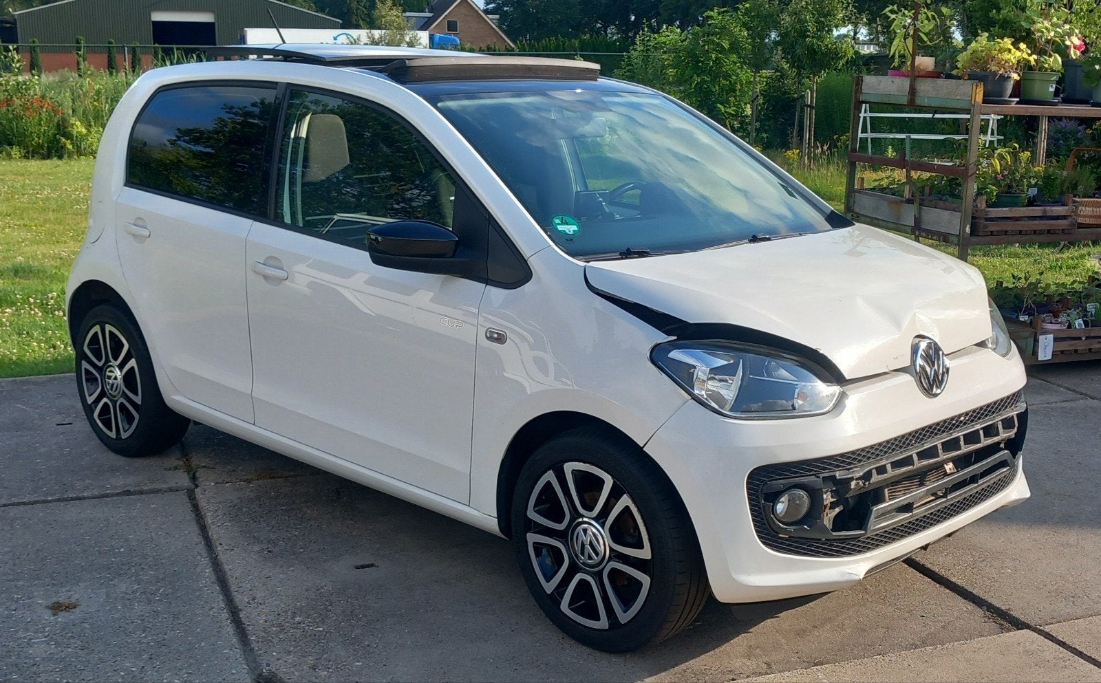 Volkswagen Up  Panoramadak.  Cup uitvoering., Auto diversen, Schadeauto's, Ophalen, Volkswagen, Handgeschakeld, Benzine