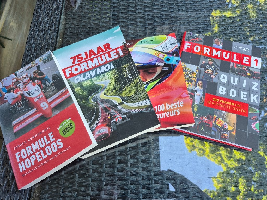Formule1 boeken, 4x. o.a. F1 Quiz Boek/ 75 jaar F1, Ophalen of Verzenden, Zo goed als nieuw, Auto's