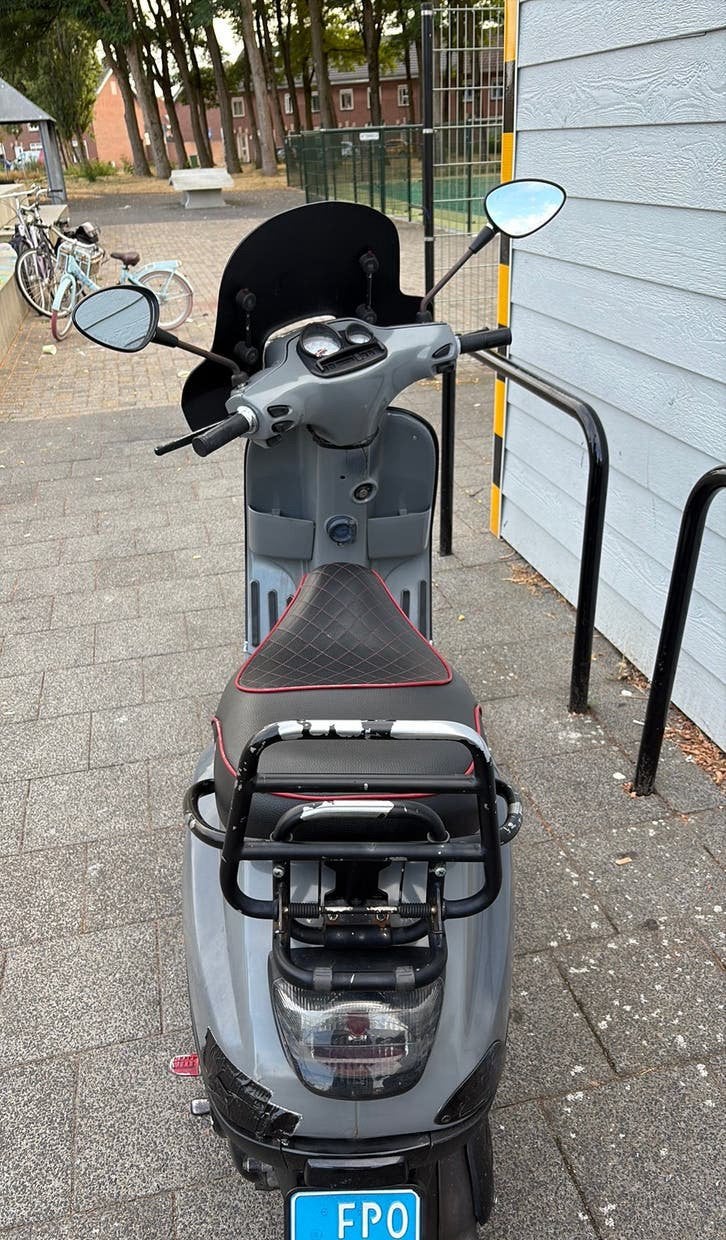 Vespa s50 50cc, Ophalen, Zo goed als nieuw, Benzine, Vespa LX