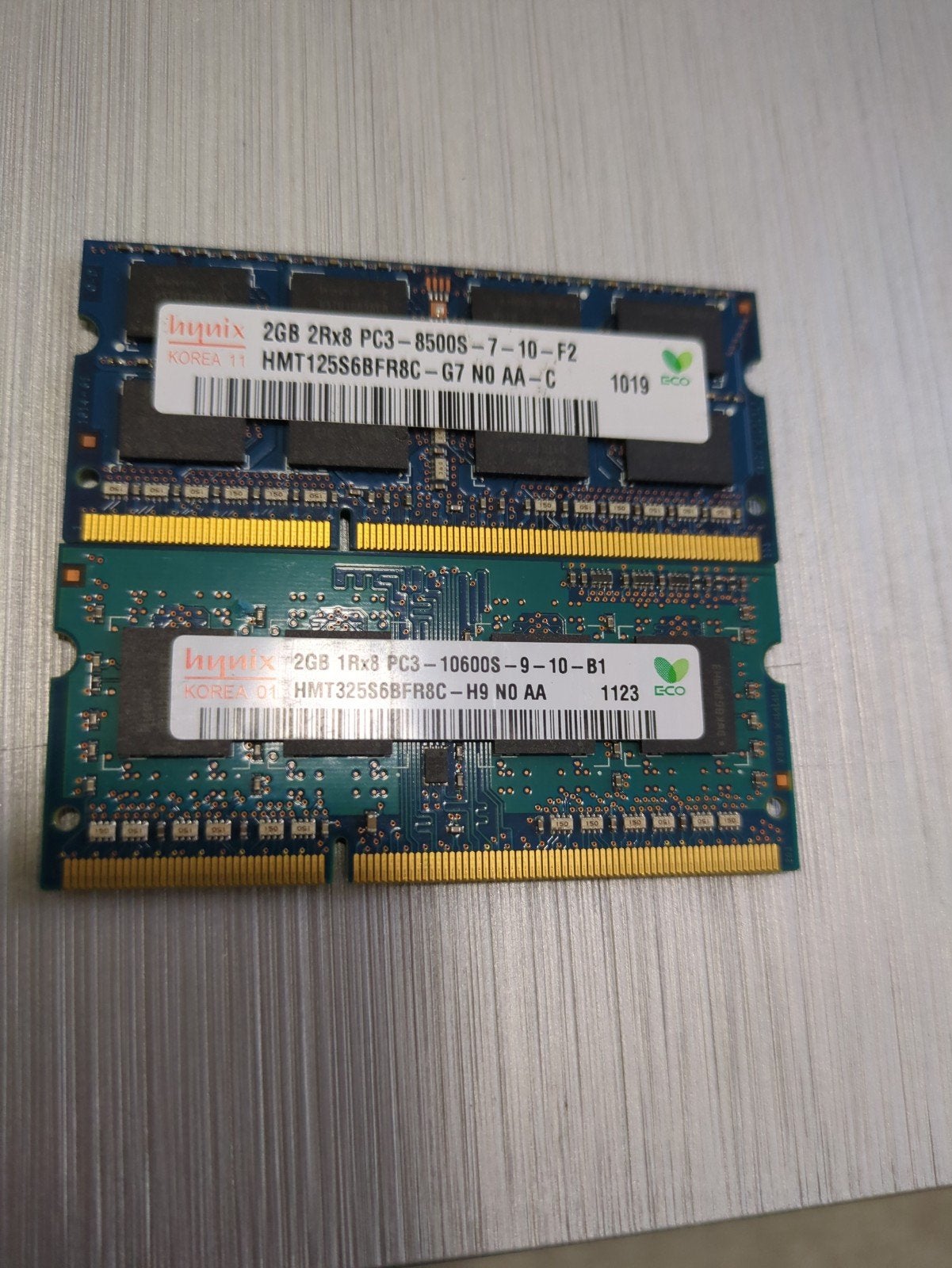 Hynix 2x2GB DDR3 RAM voor Laptop (PC3-8500S & PC3-10600S), Computers en Software, RAM geheugen, Gebruikt, DDR3, Ophalen of Verzenden