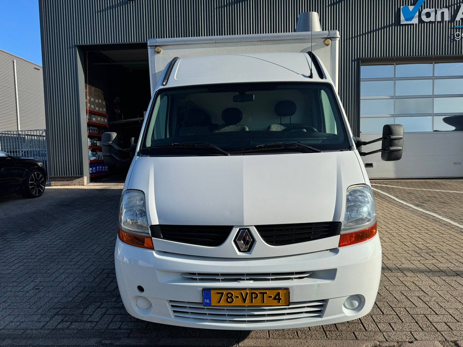 Zeer nette zelfrijdende verkoopwagen, Voorwielaandrijving, Stof, 4 cilinders, Renault