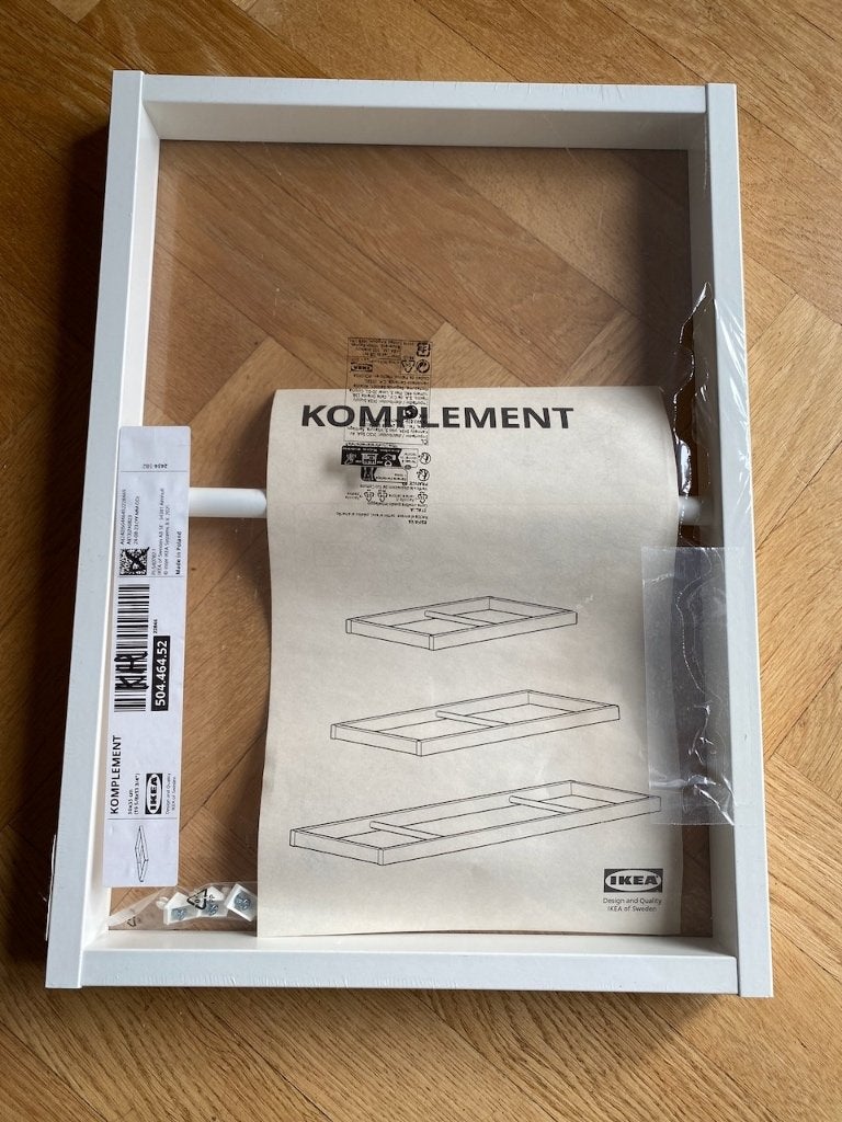 IKEA KOMPLEMENT Uittrekbare Kledingroede Wit - 50x35 cm, Ophalen of Verzenden, Nieuw, Hout, Kinderen en Volwassenen