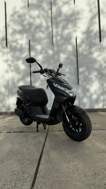 Peugeot Kisbee Streetzone 2024, Fietsen en Brommers, Ophalen, Gebruikt, Overige modellen, Maximaal 45 km/u