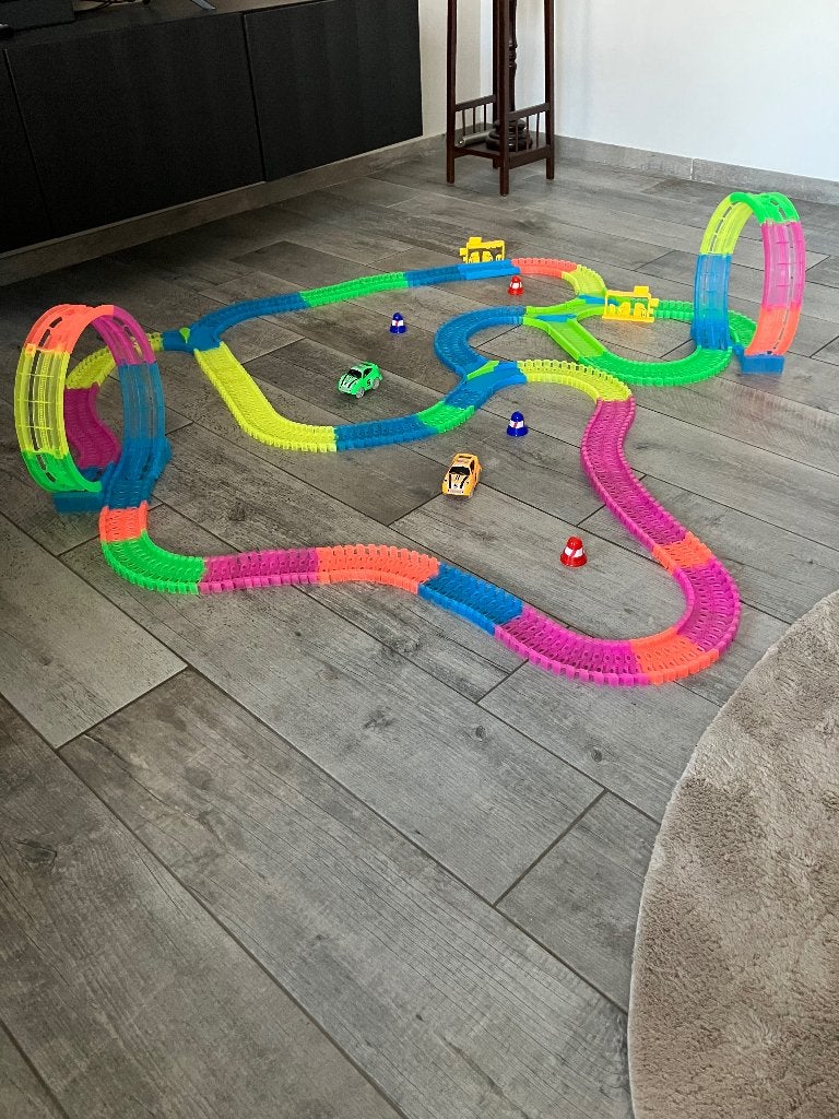 Racebaan glow in the dark, Racebaan, Zo goed als nieuw, Overige aandrijving, Met looping