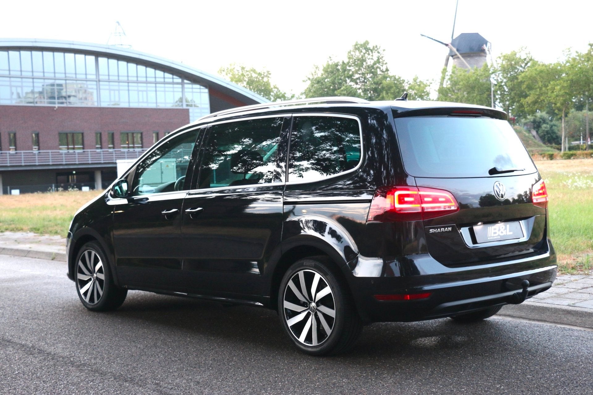 Volkswagen Sharan 1.4 TSI Highline 7-persoons Fully Loaded a, Zwart, 4 cilinders, 150 pk, 7 stoelen