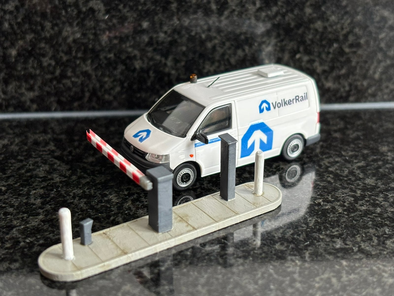 Resin bouwpakket slagboom hefboom toegang enkel 1/87 H0, Hobby en Vrije tijd, Modeltreinen | H0, Overige merken, Verzenden, Gelijkstroom of Wisselstroom