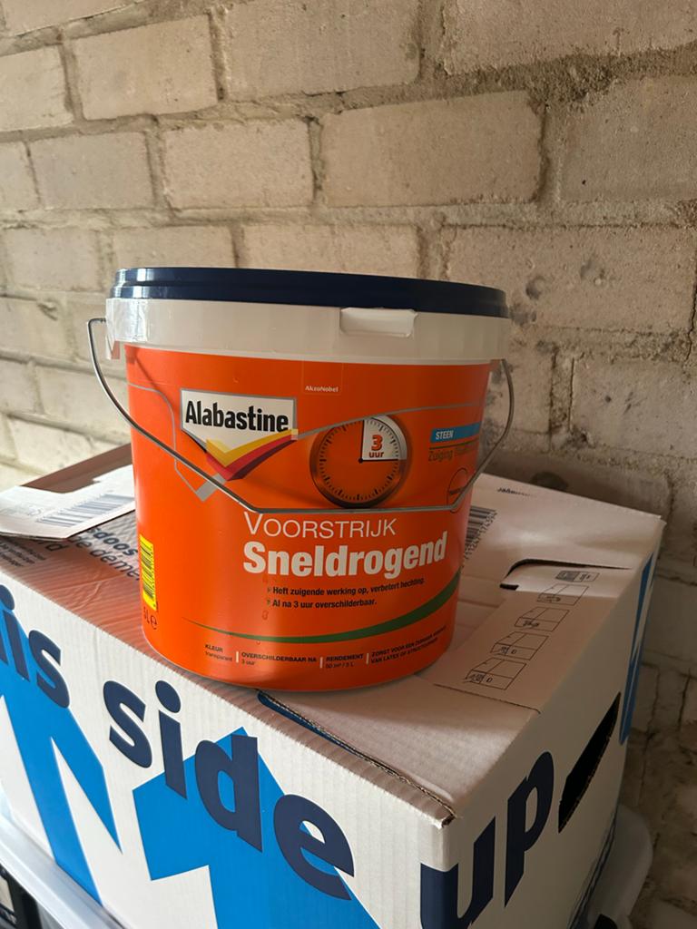 Alabastine Voorstrijk Sneldrogend - Halfvolle emmer, Doe-het-zelf en Verbouw, Verf, Beits en Lak, Ophalen, Gebruikt, Wit, Verf